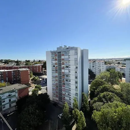 Cozy Apartment With Airport View *