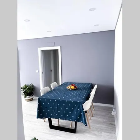 Cozy Apartment With Airport View Apartamento *
