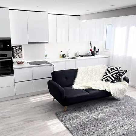 Cozy Apartment With Airport View リスボン